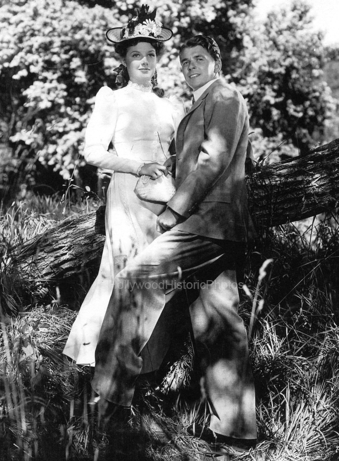 Ann Sheridan 1941 Kings Row with Ronald Reagan wm.jpg